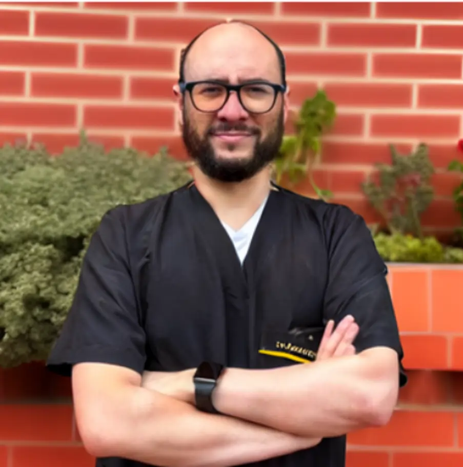 Camilo Bermúdez, médico experto en terapias alternativas y medicina integrativa en Bogotá - Vitaconciencia